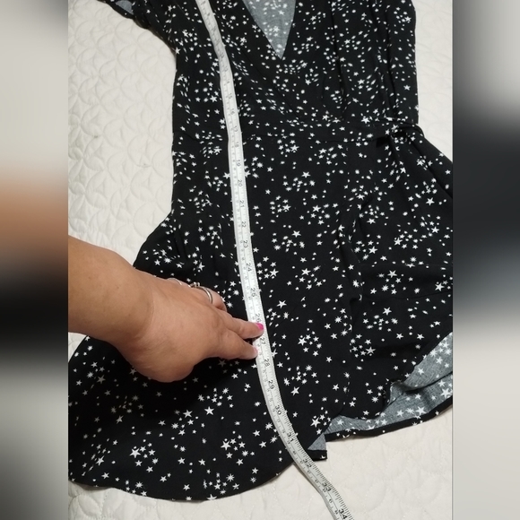 👜GUC Wild Fable Jrs Small Wrap Mini Dress Black w/White‎ Stars V-Neck - Picture 7 of 9